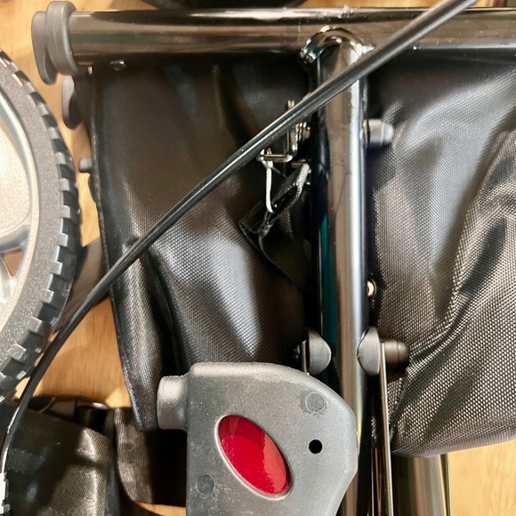 ELENKER 2 in 1 Rollator Walker & Transport Chair, Folding Wheelchair - Picture 14 of 15